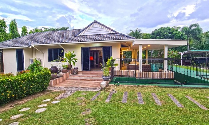 Pranburi Villa | Lovely modern 2 bed villa