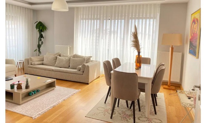 Erenkoy Apartment | Lovely-Modern Apt- 90mb/s internet- 5min to Bagdat