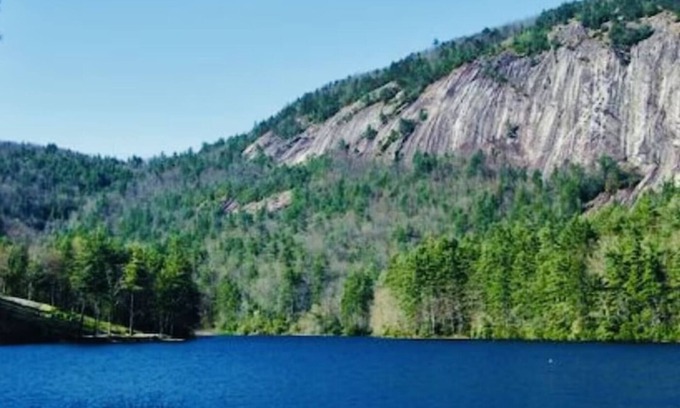 Sapphire Villa | Lovely Mountain Villa-Close to Amenities-Walk to Fairfield Lk