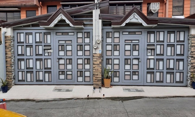Clark House | Lovely Nest Townhouse 2 BR, 2 T&B, for 7 guests near Clark Airport, Aqua Planet