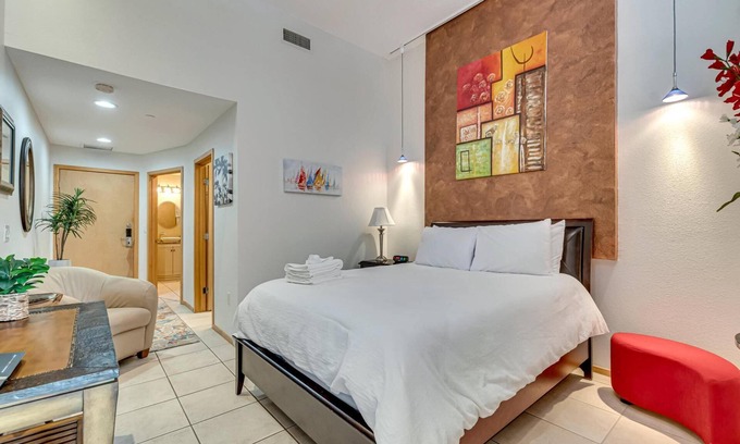 Palm Coast Condo | Lovely Oasis Condo w/Balcony at European Village | Close To The Beach | Designated Parking Space