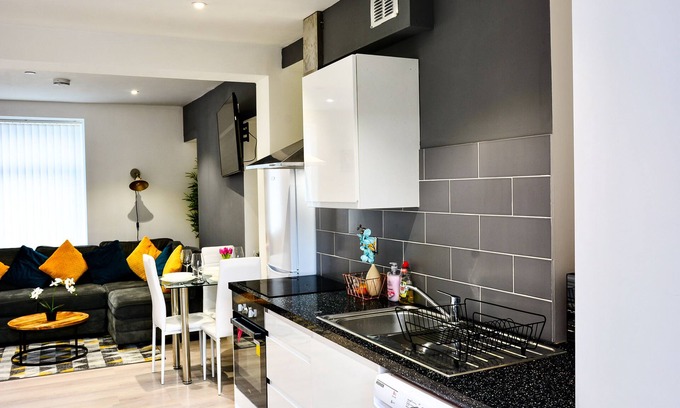 Castle Apartment | Lovely one bedroom flat with free parking town center