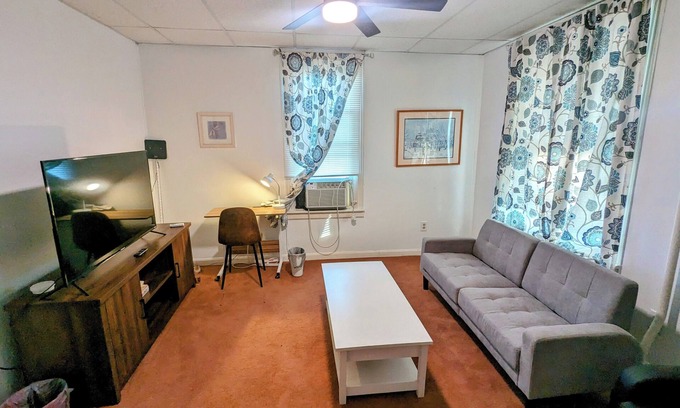 Enola Apartment | Lovely one-bedroom unit with private parking