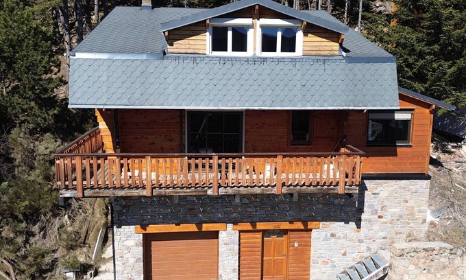 Les Angles Ski Chalet | Lovely quiet chalet with wood stove, 4 bedrooms and equipped kitchen