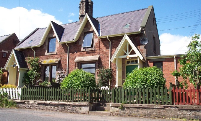 Cornhill on Tweed Cottage | Lovely quiet cottage overlooking the Cheviot Hills, real fire, private gardens
