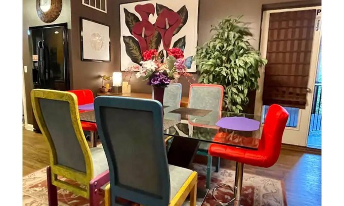 Washington Park Condo | Lovely Quiet, Safe 6-Bedroom in 2 Condos Suite by McCormick Place and Midway!