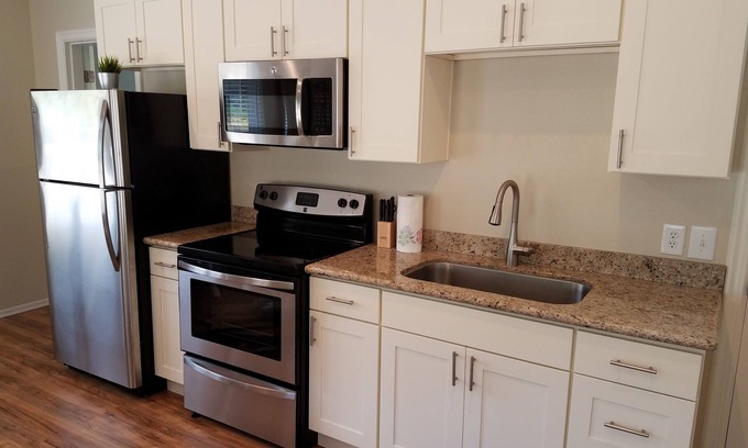 Langley Cabin | Lovely remodeled guest house located at the charming Whidbey Airpark.