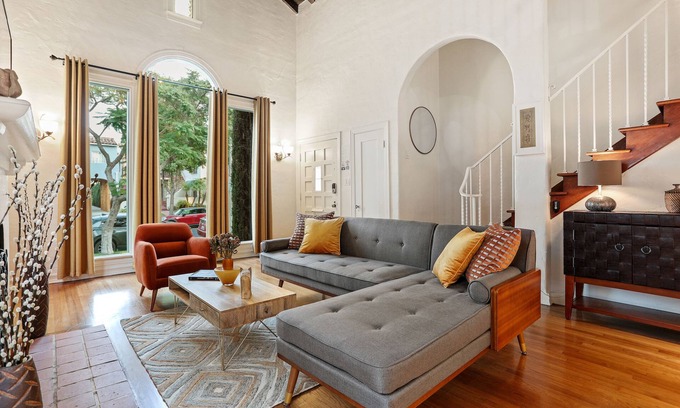 Mid City Villa | LOVELY RESTORED VILLA NEAR BEVERLY HILLS