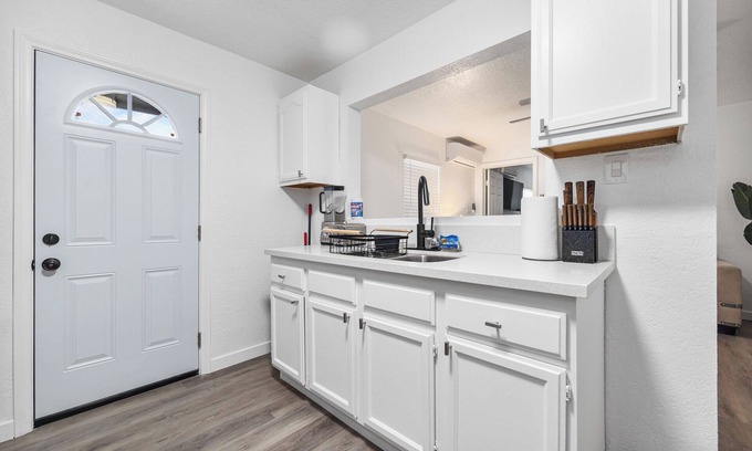 North Long Beach Apartment | Lovely Retreat in Long Beach