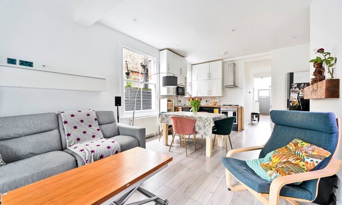 Askew Apartment | Lovely retreat with garden in London