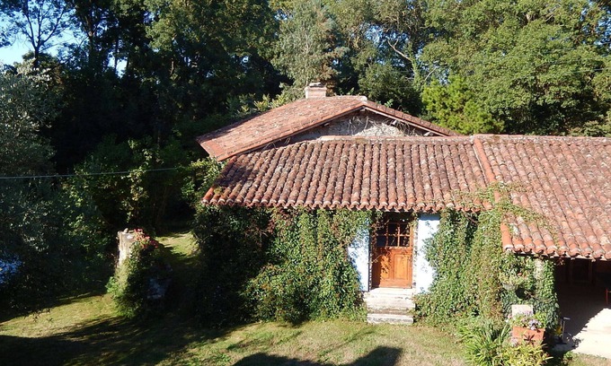 Bessay Hotel | Lovely Riverside Cottage in South Vendee