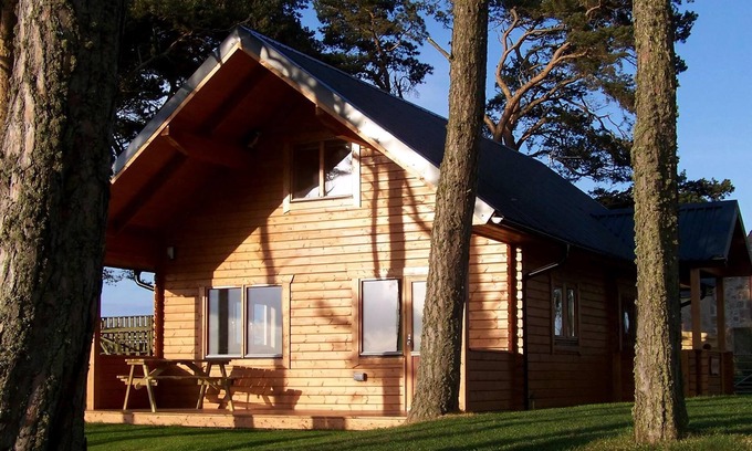 Tain Cottage | Lovely rural location under a mile from a stunning sandy beach in Shandwick.