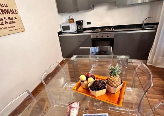 Santa Croce Apartment | Lovely San Stae