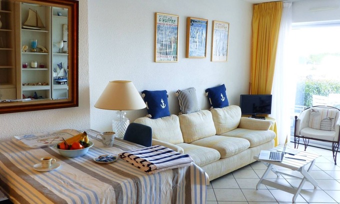 Locmariaquer Apartment | Lovely sea view studio in Locmariaquer