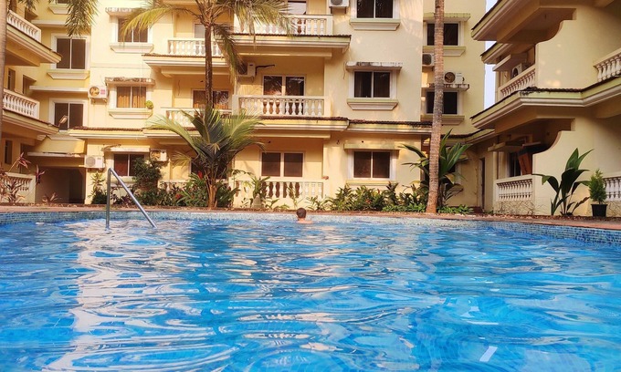 Orlim Apartment | Lovely Seacoast apartment near Varca beach with pool