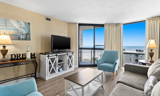 Destin Condo | Lovely Sixth-Floor Condo, with Shared Splash Pad, Multiple Pools, & Hot Tub