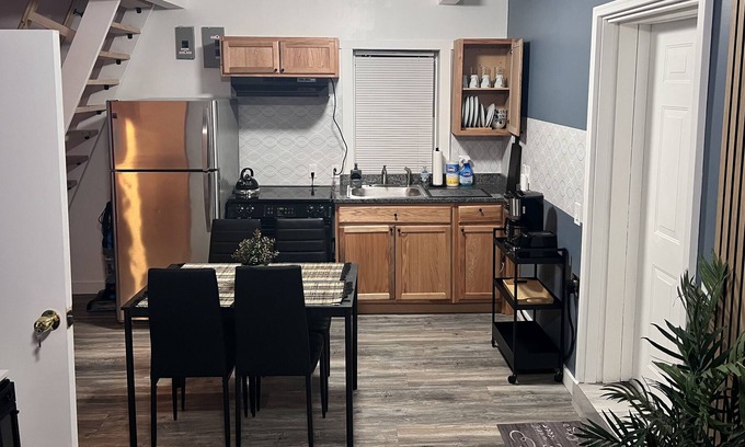 Whitman House | lovely space 10 minutes to local store, library and community park.
