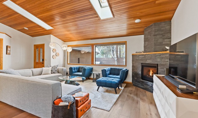 Deer Park House | Lovely, spacious home with SHARC access, bikes, grill, central AC & deck