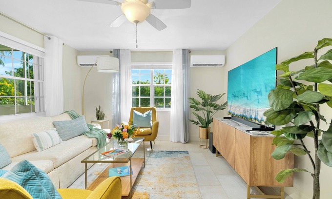 Grace Bay Apartment | Lovely & spacious apartment in Grace Bay, Providenciales - AC, WiFi, Smart TV