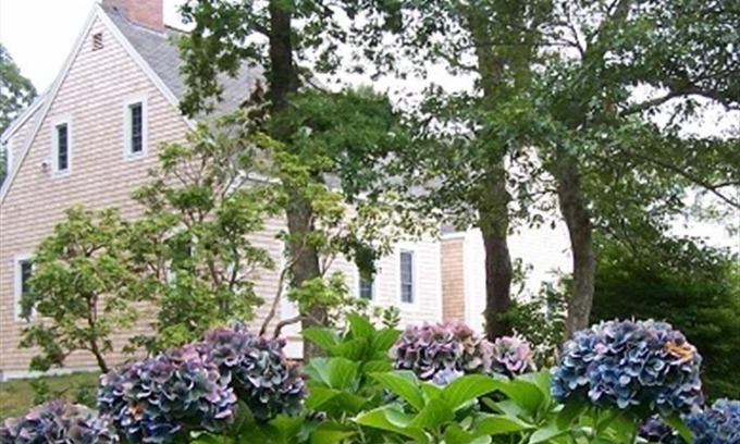 Chatham House | Lovely Stage Harbor Estate Guest House W/Private Beach to Use