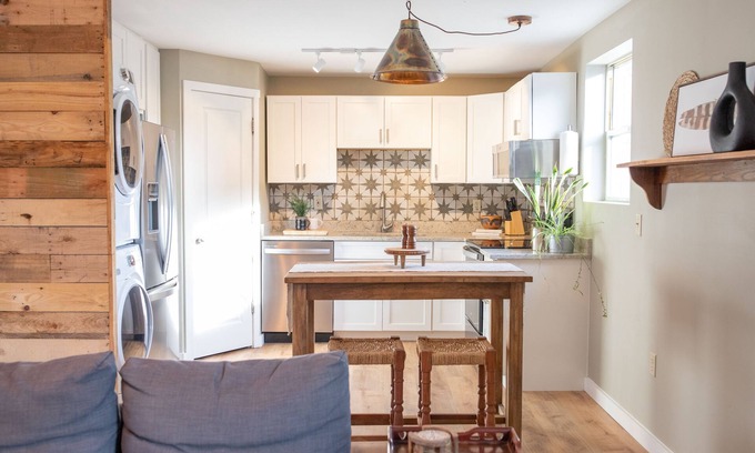 Pittsburgh Apartment | Lovely Strip District loft with free parking