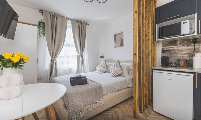 Fortune Green Apartment | Lovely studio flat in Kilburn w/great connections