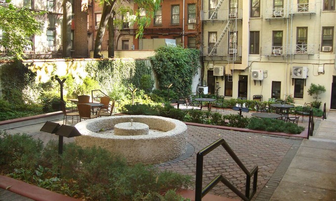 Sutton Place Apartment | Lovely studio on East 60th street