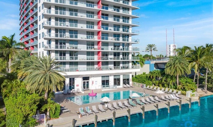 Hallandale Beach Apartment | Lovely Studio with Amazing Views
