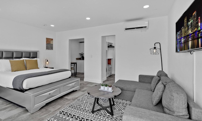 South Lake Apartment | Lovely Studio Walking Distance To Ocean - Suite 6
