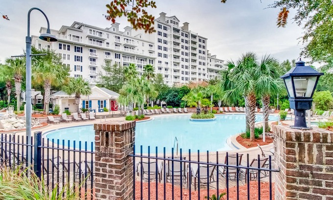 Baytowne Wharf Apartment | Lovely studio with pool, nearby golf, fitness area, hot tub & central AC