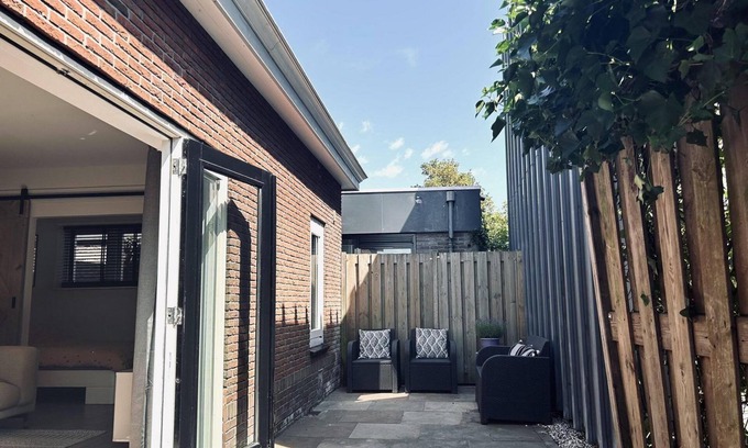 Limmen Apartment | Lovely studio with garden in Limmen
