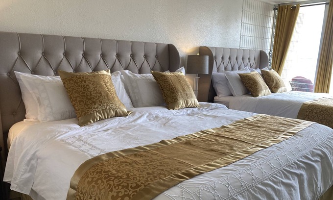 Diamond Head - Kapahulu - St. Louis Condo | Lovely Studio with Million Dollar View of Waikiki and close to everything!