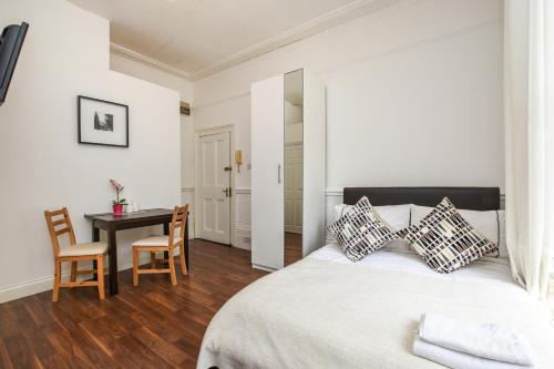Somers Town Apartment | Lovely Studio with park view in Camden Kings Cross Zone1