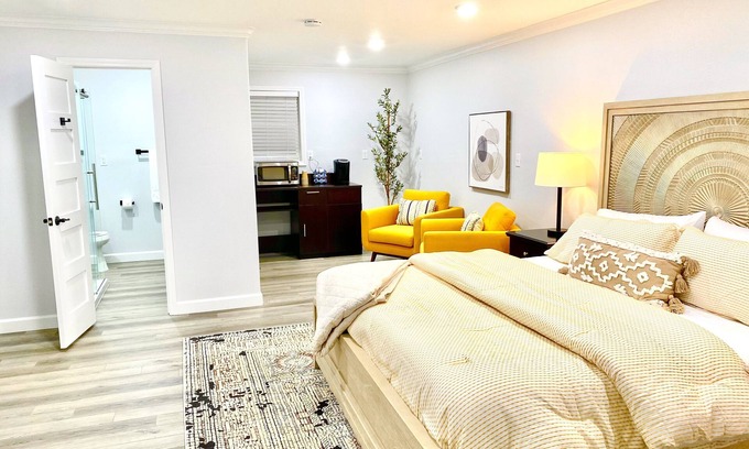 Mena Apartment | Lovely suite located on the property of a historic estate in Mena.