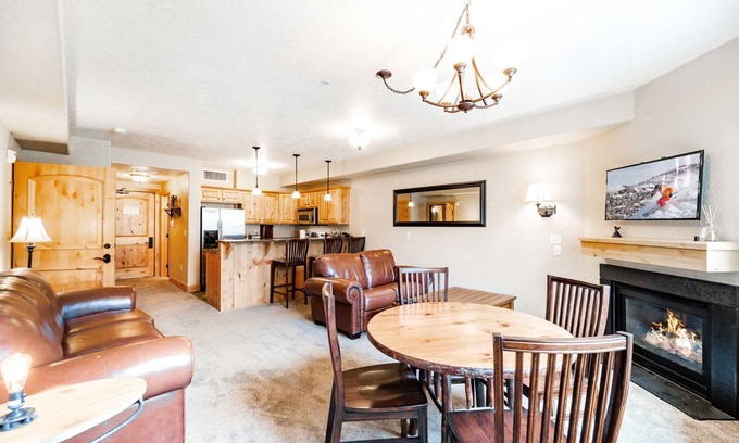 Park City Condo | Lovely suite with spacious balcony/Ski Valet, Pool, Hot Tub, Sauna, EV charger