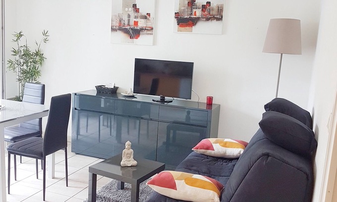 Cambo-les-Bains Apartment | Lovely T2 ground-floor apartment with all comforts. Design, secure-pool- private parking.