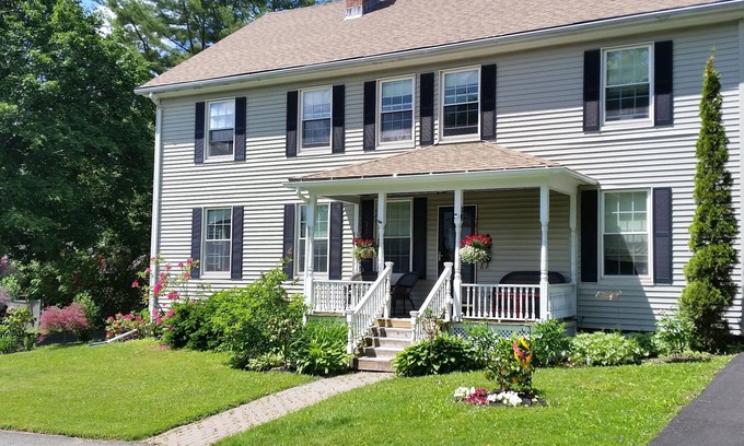 Lenox House | Lovely Townhouse In Heart Of Lenox