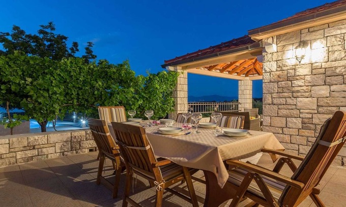 Mirce Villa | Lovely traditional stone villa on the island