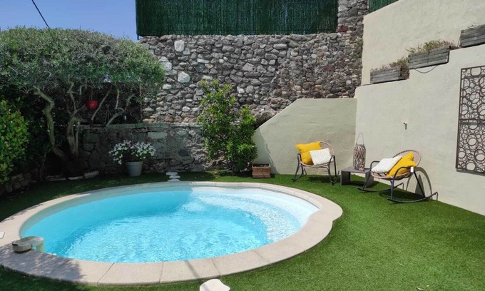 Villeneuve-Loubet House | Lovely village house with a warm, festive character, just for you.