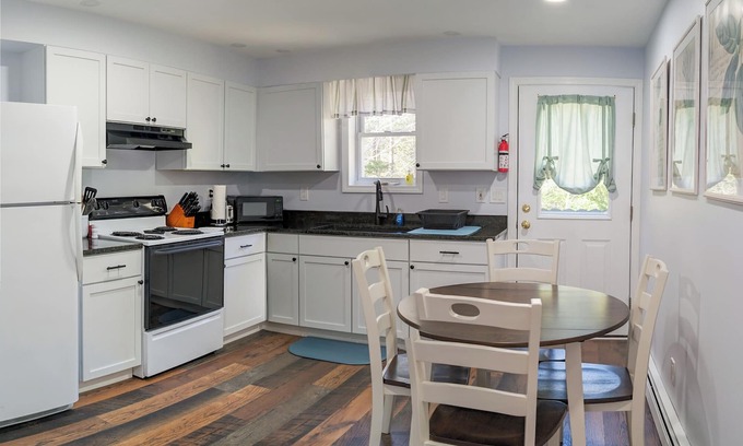 Seal Cove Apartment | Lovely Woodland Apartment D