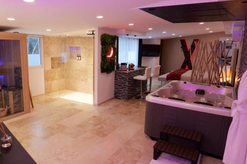 La Penne-sur-Huveaune Bed & Breakfast | Loveroom de charme avec jacuzzi et sauna