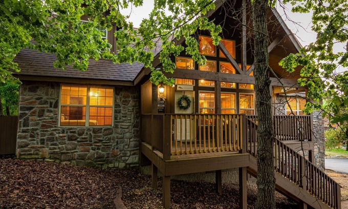 Reeds Spring Cabin | Loving Life Lodge - Resort Access, Private Lake, Pools, Golf, Screened Porch