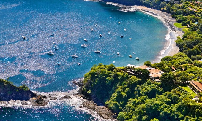 El Ocotal Villa | Lovingly appointed villa steps from quaint beach