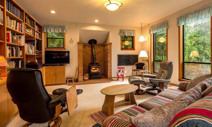 Bainbridge Island House | Low bank waterfront on peaceful Fletcher Bay. Perfect for families