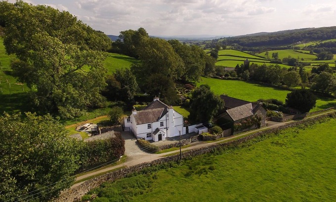 Crosthwaite Cottage | LOW CARTMELL FOLD, pet friendly, character holiday cottage in Kendal
