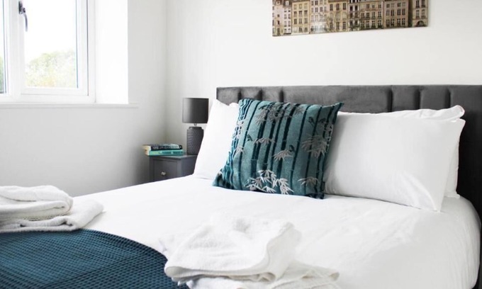 Yarnton House | Low Cost, Fully Sanitised 4 Bed & Parking