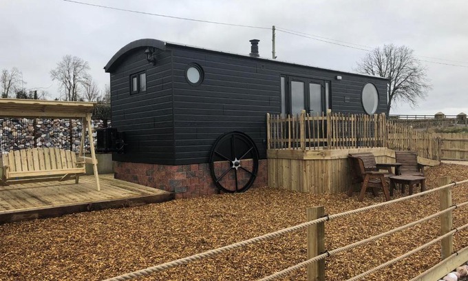 Dungannon Other | Low-Line Shepherds Hut