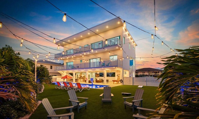 Marathon House | Low Season Specials! Marathon Sombrero Beach | 5 min to Beach, Pool, 70' Boat Dock, elevator