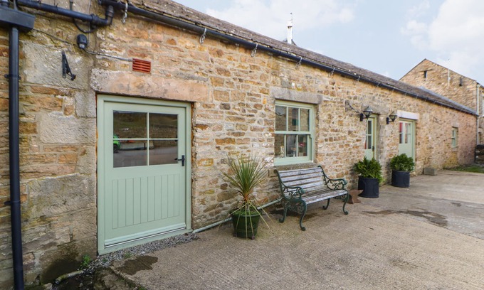 Barnard Castle Cottage | LOW SHIPLEY COTTAGE, pet friendly, with hot tub in Barnard Castle
