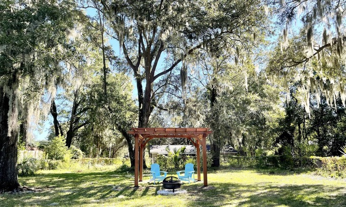 Beaufort House | Lowcountry Gump House - Close to MCRD/Downtown